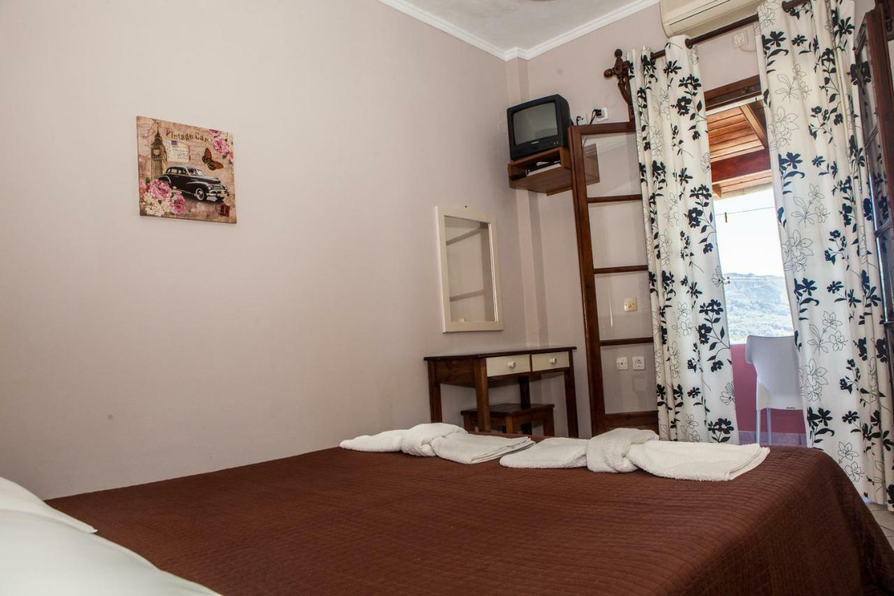 Eleana Apartments And Studios Agios Georgios Pagon Esterno foto